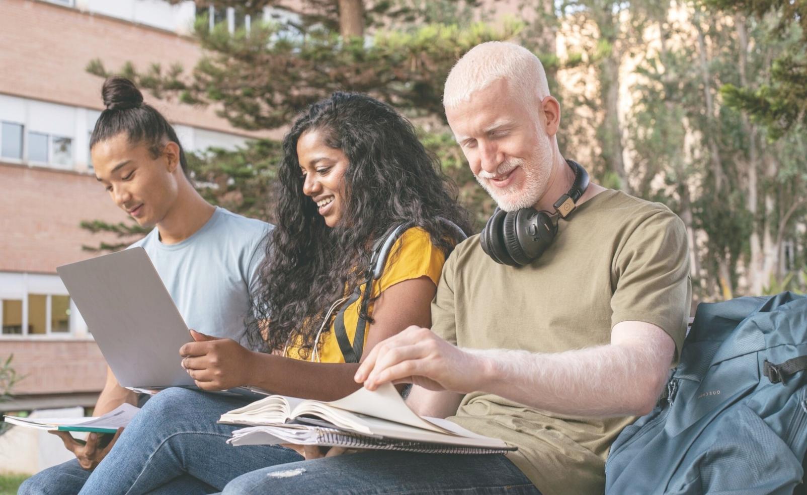 Formation en priorisation budgétaire avec des professionnels analysant des données financières