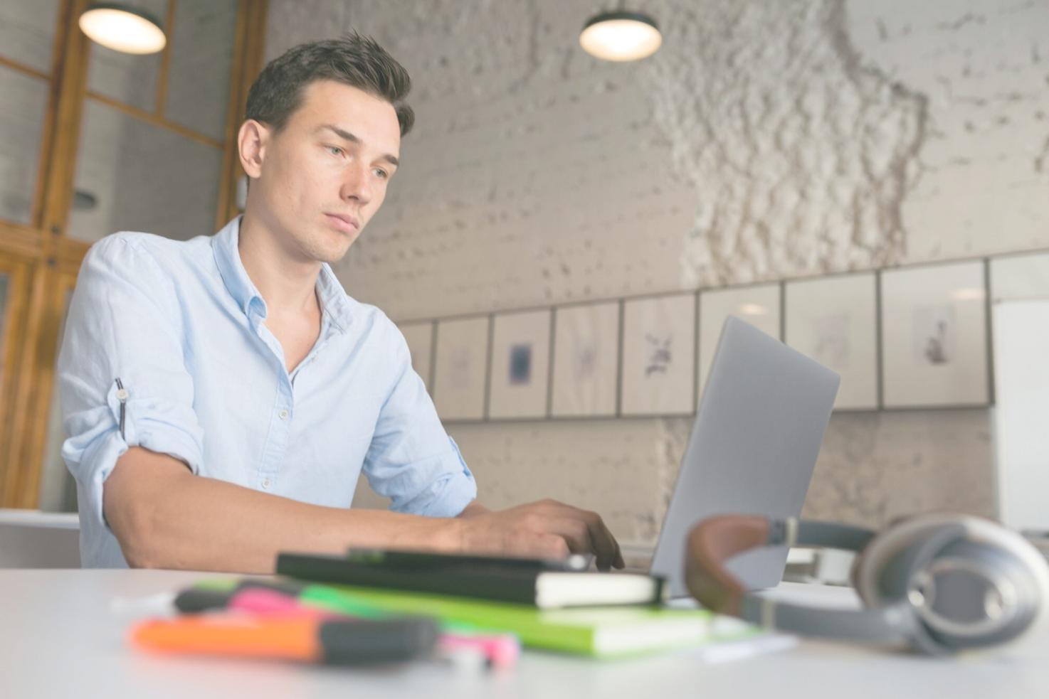 Séance de formation en stratégie budgétaire avec outils d'analyse financière
