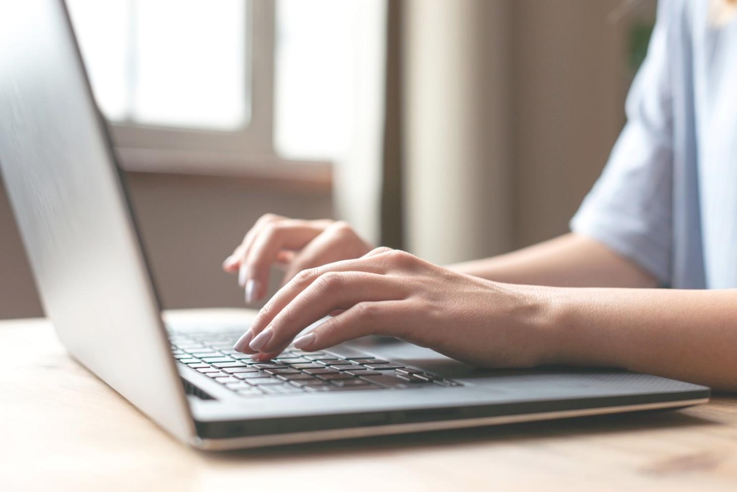 Tableau de bord financier montrant l'évolution des indicateurs de performance